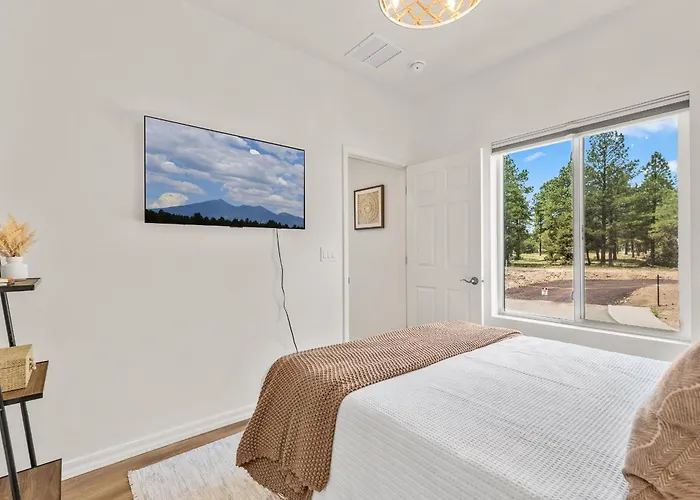 Elegant New Construction With Scenic Forest Views Flagstaff
