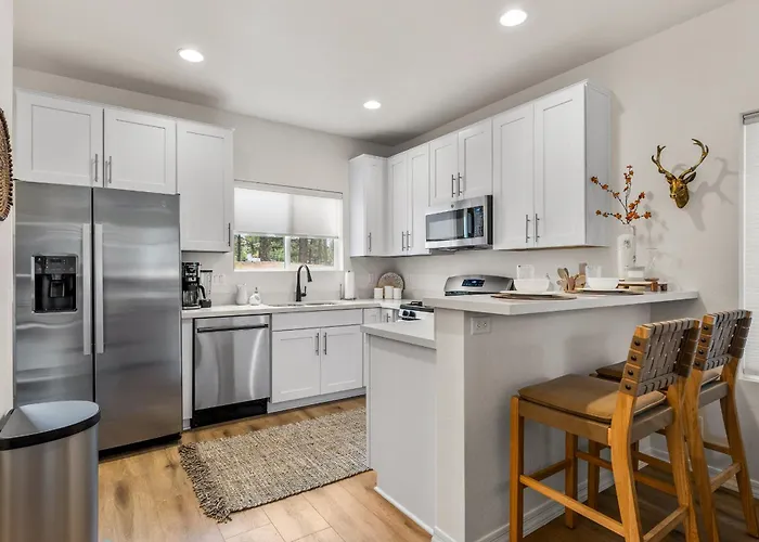 Elegant New Construction With Scenic Forest Views Flagstaff