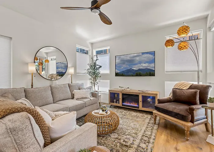 Elegant New Construction With Scenic Forest Views Holiday home *