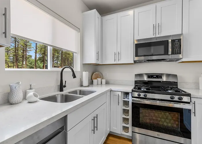 Elegant New Construction With Scenic Forest Views Holiday home